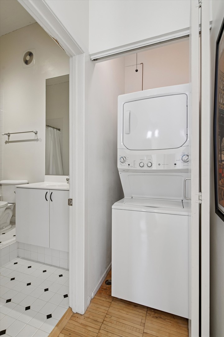 728 W Jackson Boulevard Unit: 1011