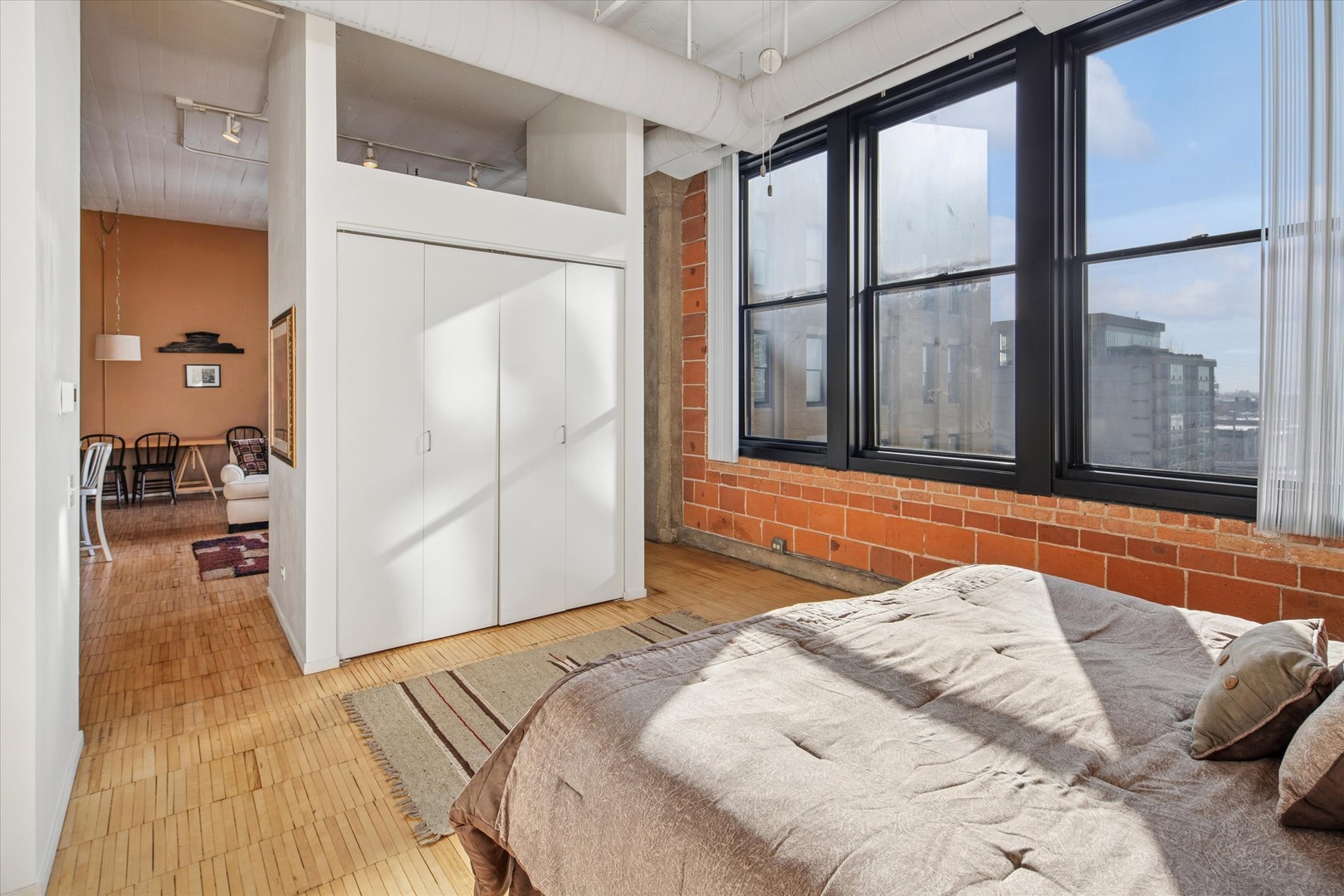 728 W Jackson Boulevard Unit: 1011