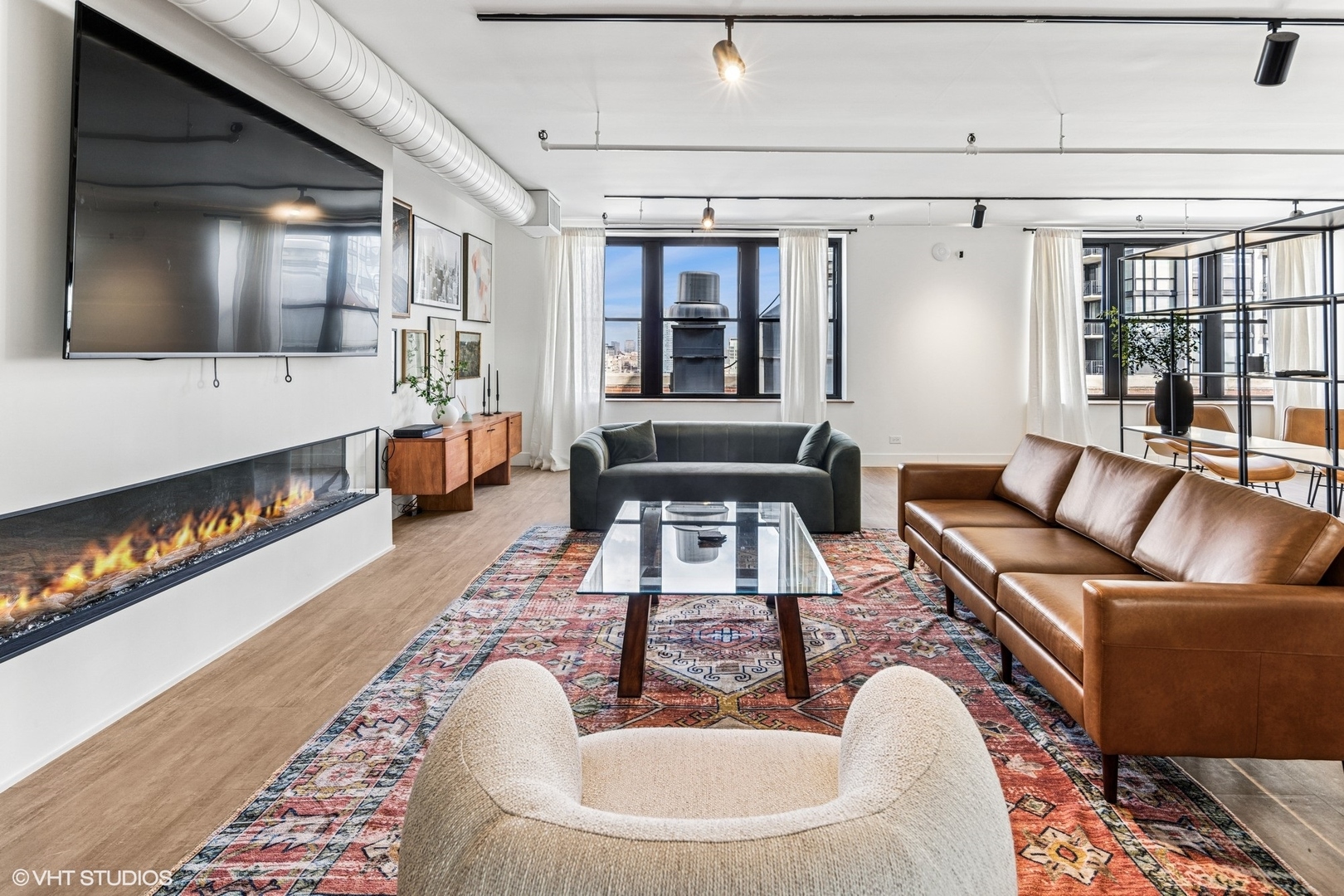 728 W JACKSON Boulevard Unit: 326