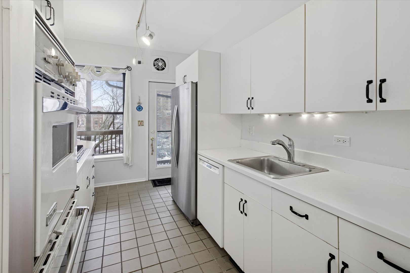 915 W Gunnison Street Unit: 3E