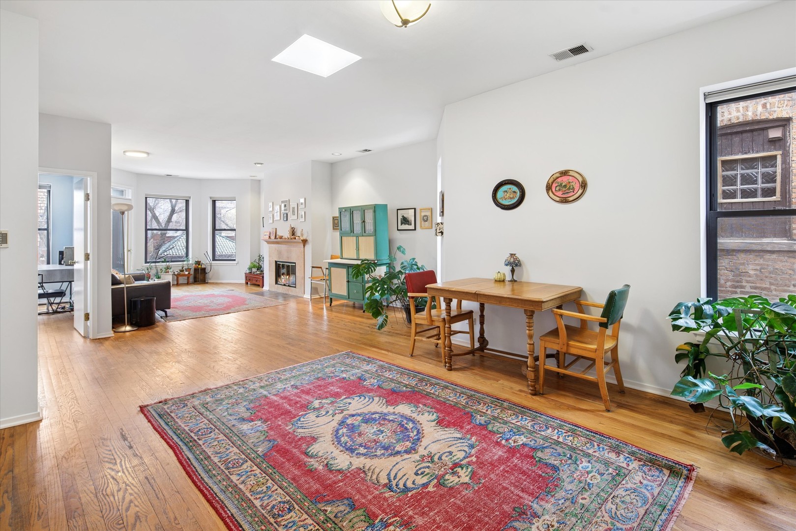 915 W Gunnison Street Unit: 3E