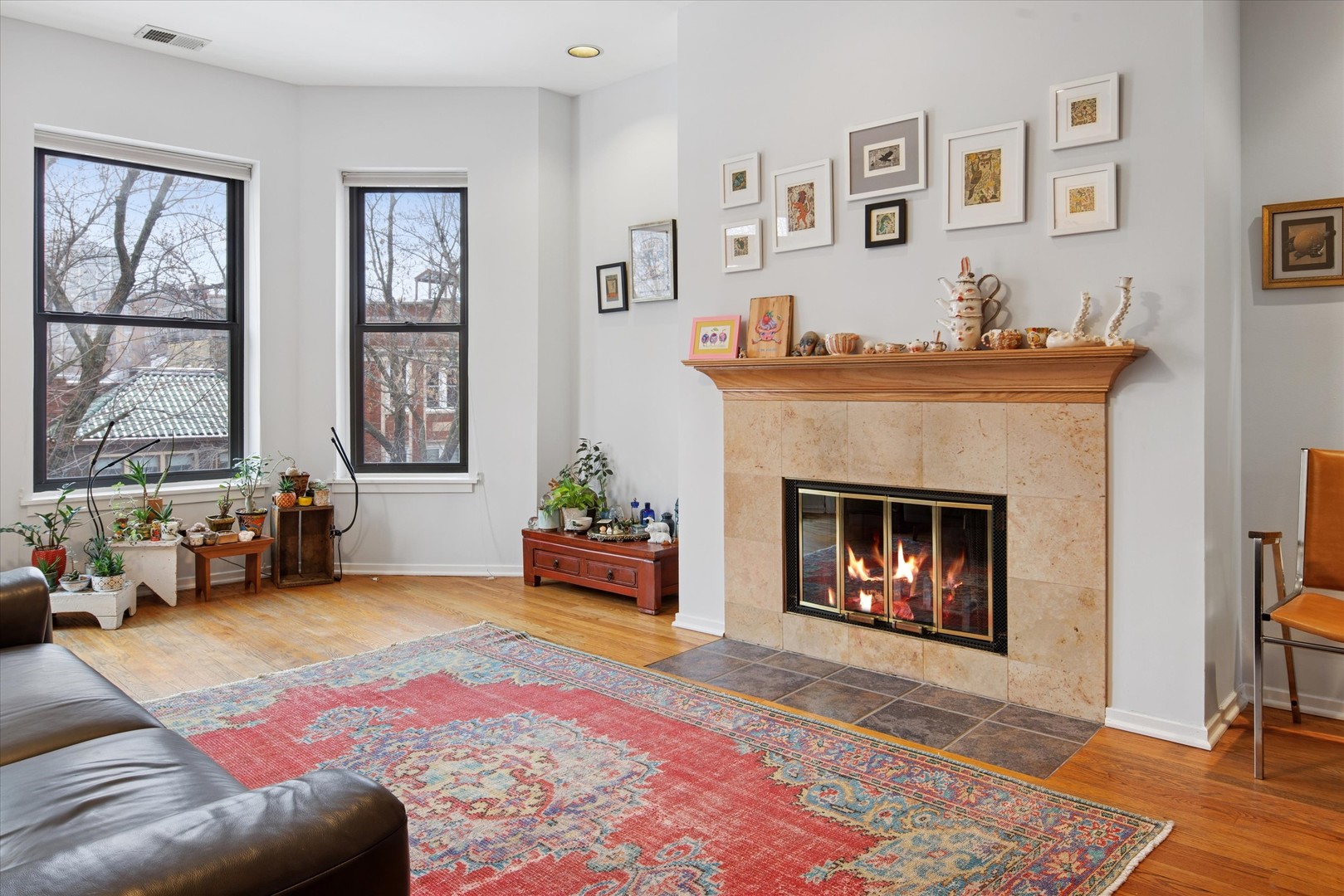 915 W Gunnison Street Unit: 3E