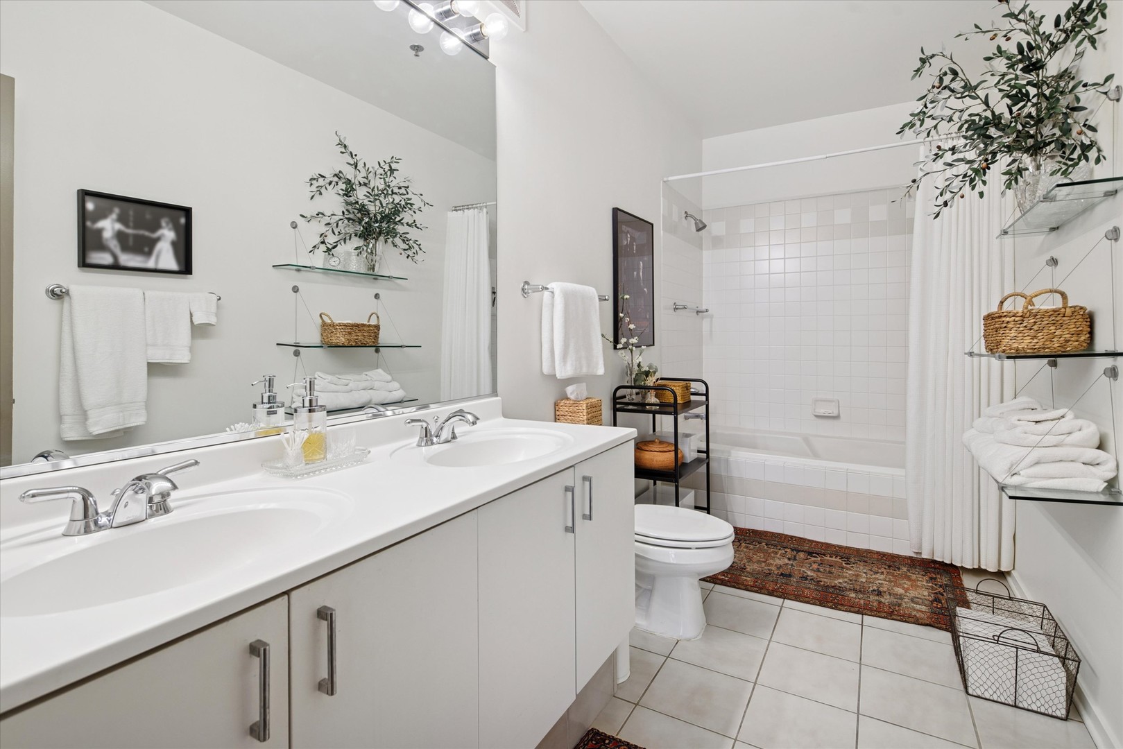 130 S Canal Street Unit: 323