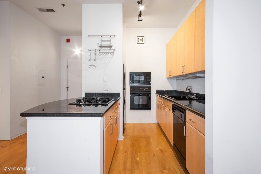 130 S CANAL Street Unit: 816