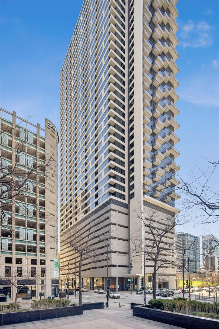 235 W Van Buren Street Unit: 2513
