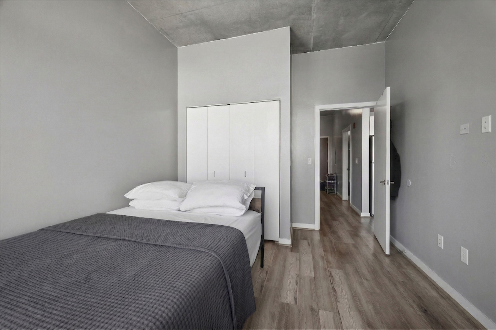 235 W Van Buren Street Unit: 2513