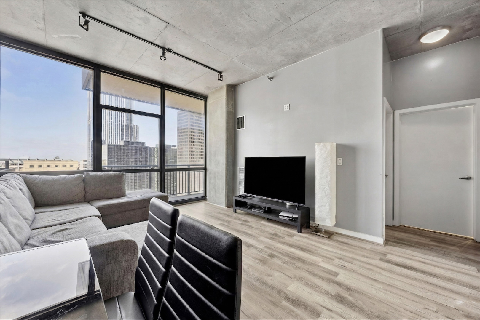 235 W Van Buren Street Unit: 2513