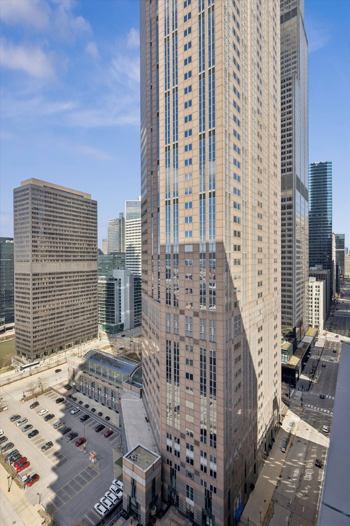 235 W Van Buren Street Unit: 2513