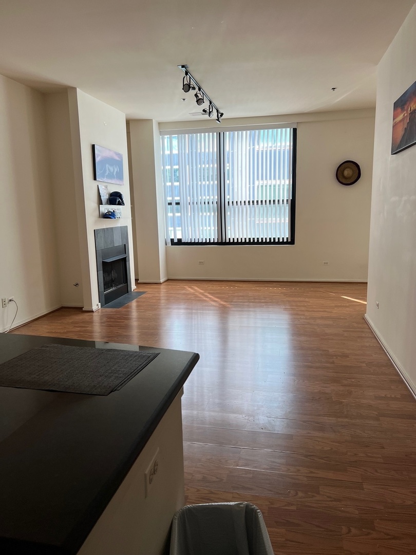 130 S CANAL Street Unit: 9H