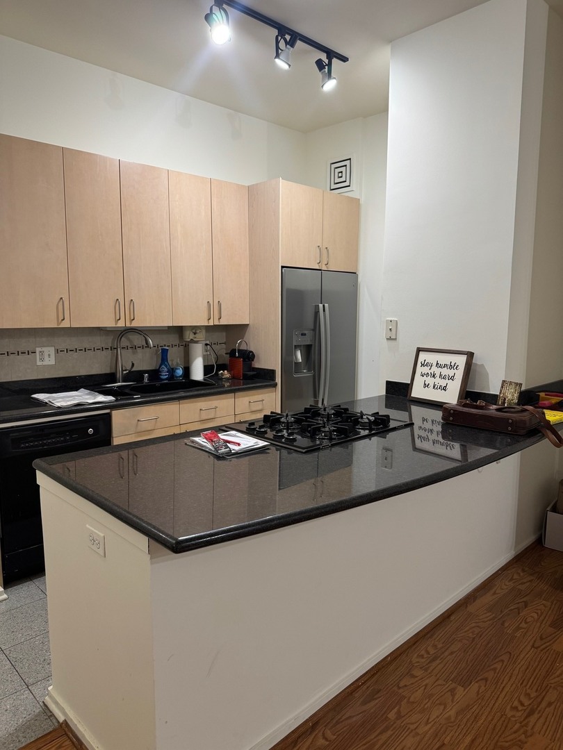 130 S CANAL Street Unit: 9H