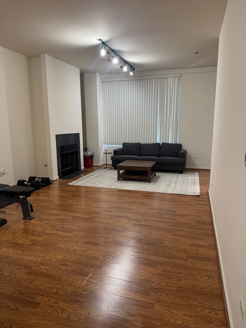 130 S CANAL Street Unit: 9H