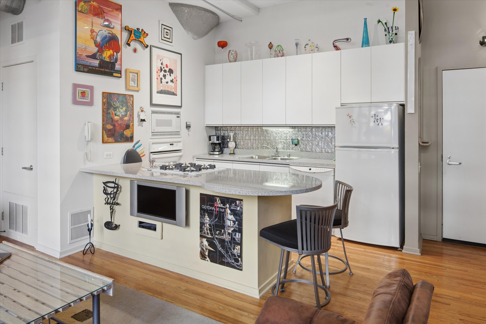 130 S Canal Street Unit: 220