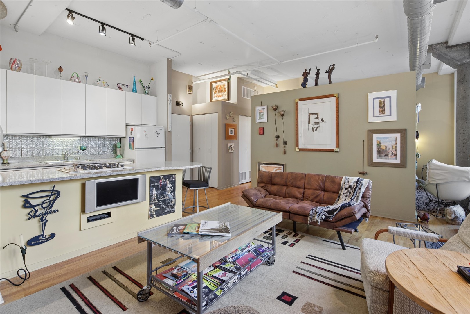 130 S Canal Street Unit: 220