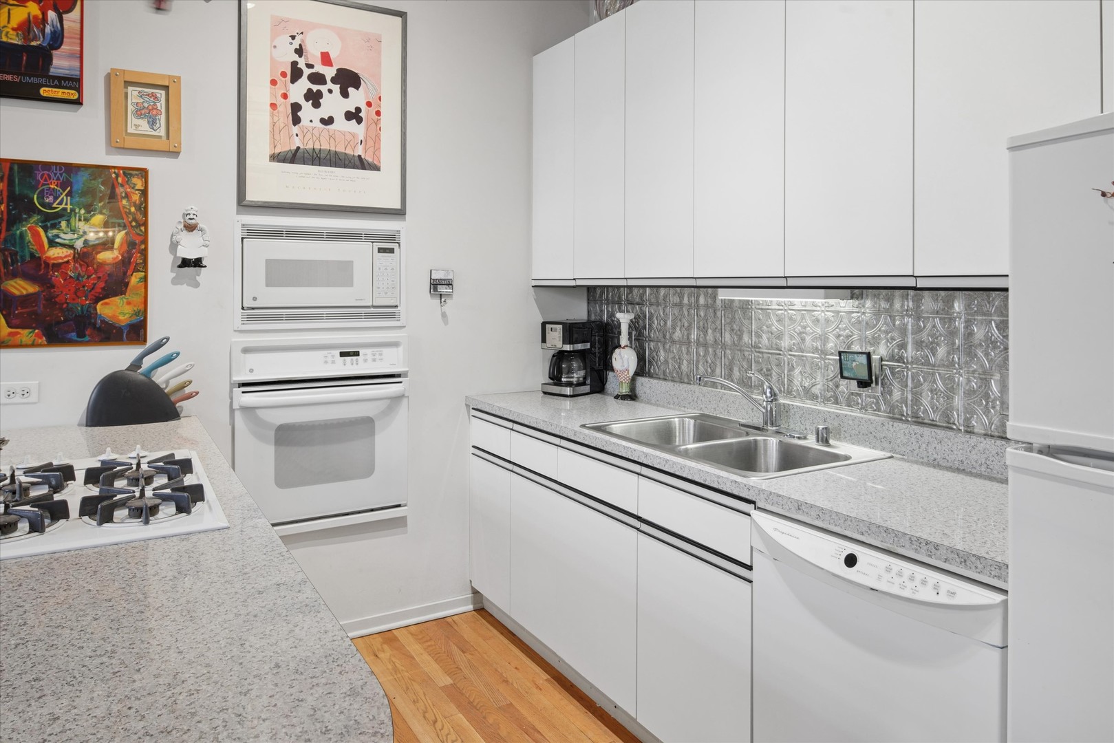 130 S Canal Street Unit: 220
