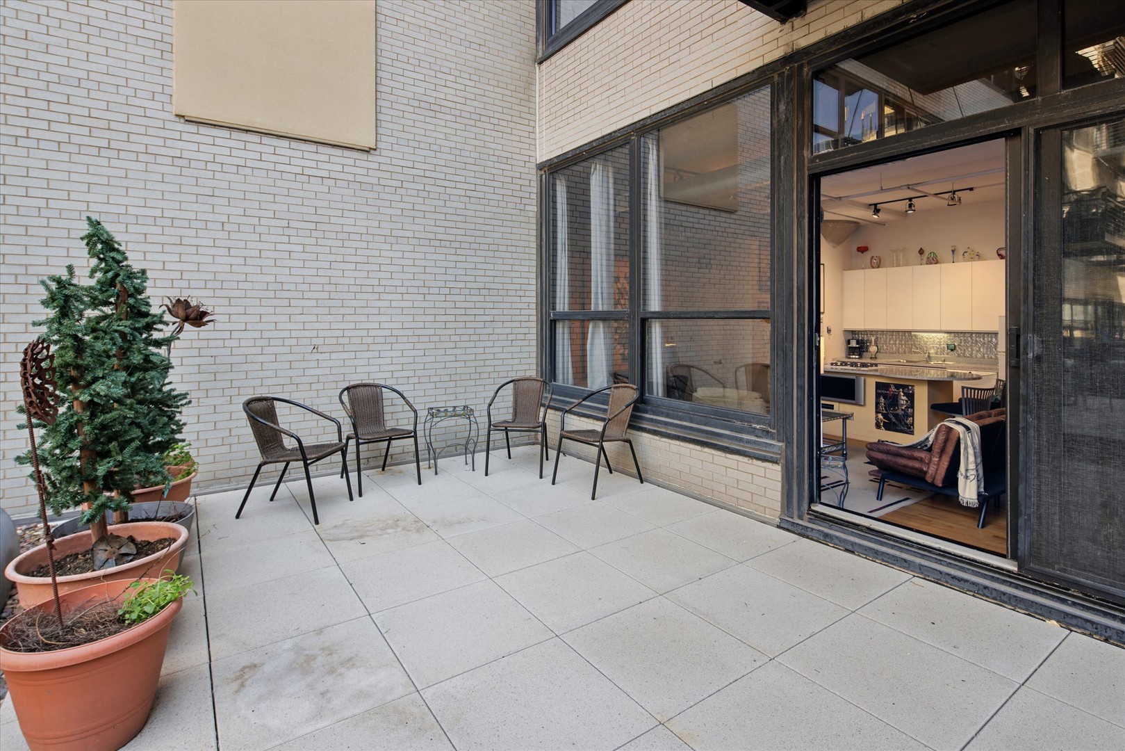 130 S Canal Street Unit: 220