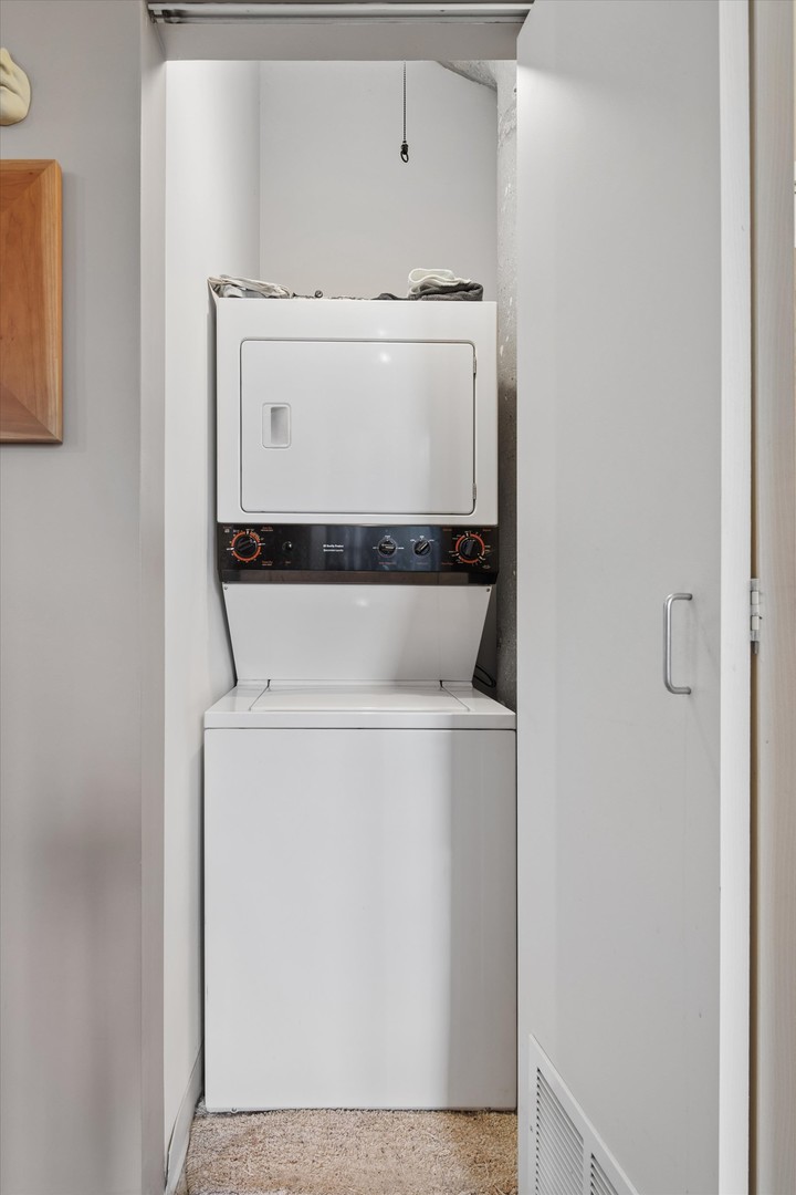 130 S Canal Street Unit: 220