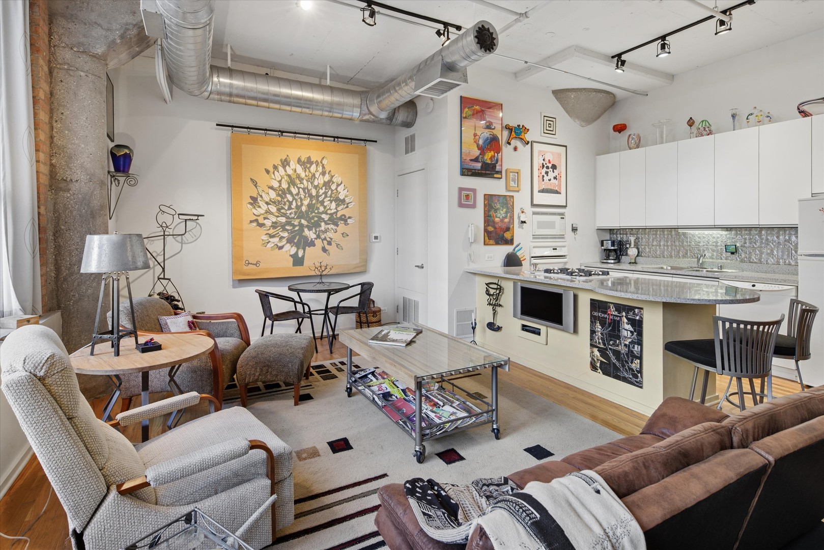 130 S Canal Street Unit: 220