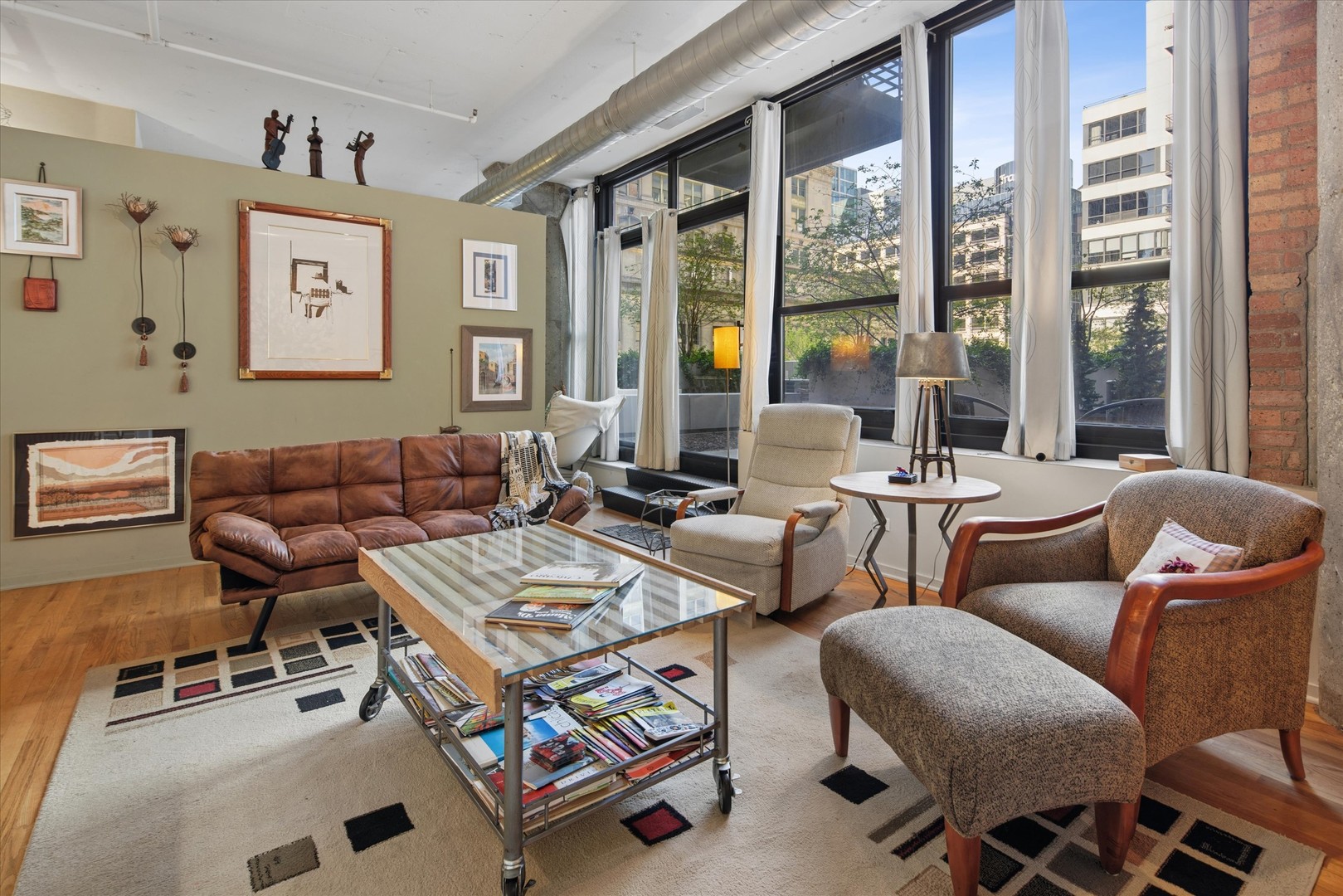 130 S Canal Street Unit: 220