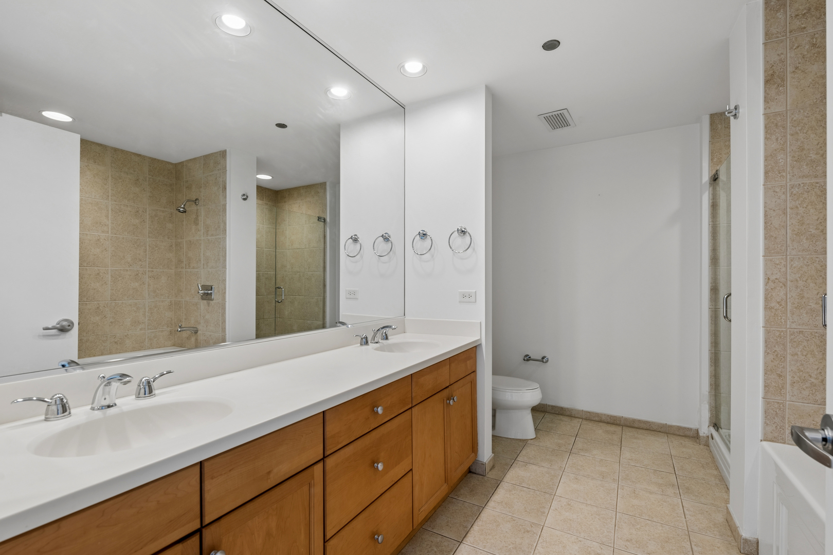 130 N Garland Court Unit: 2409