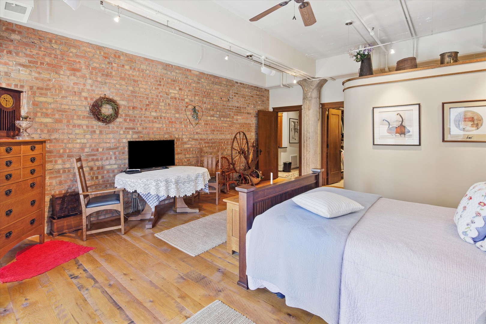 130 S Canal Street Unit: 425-26