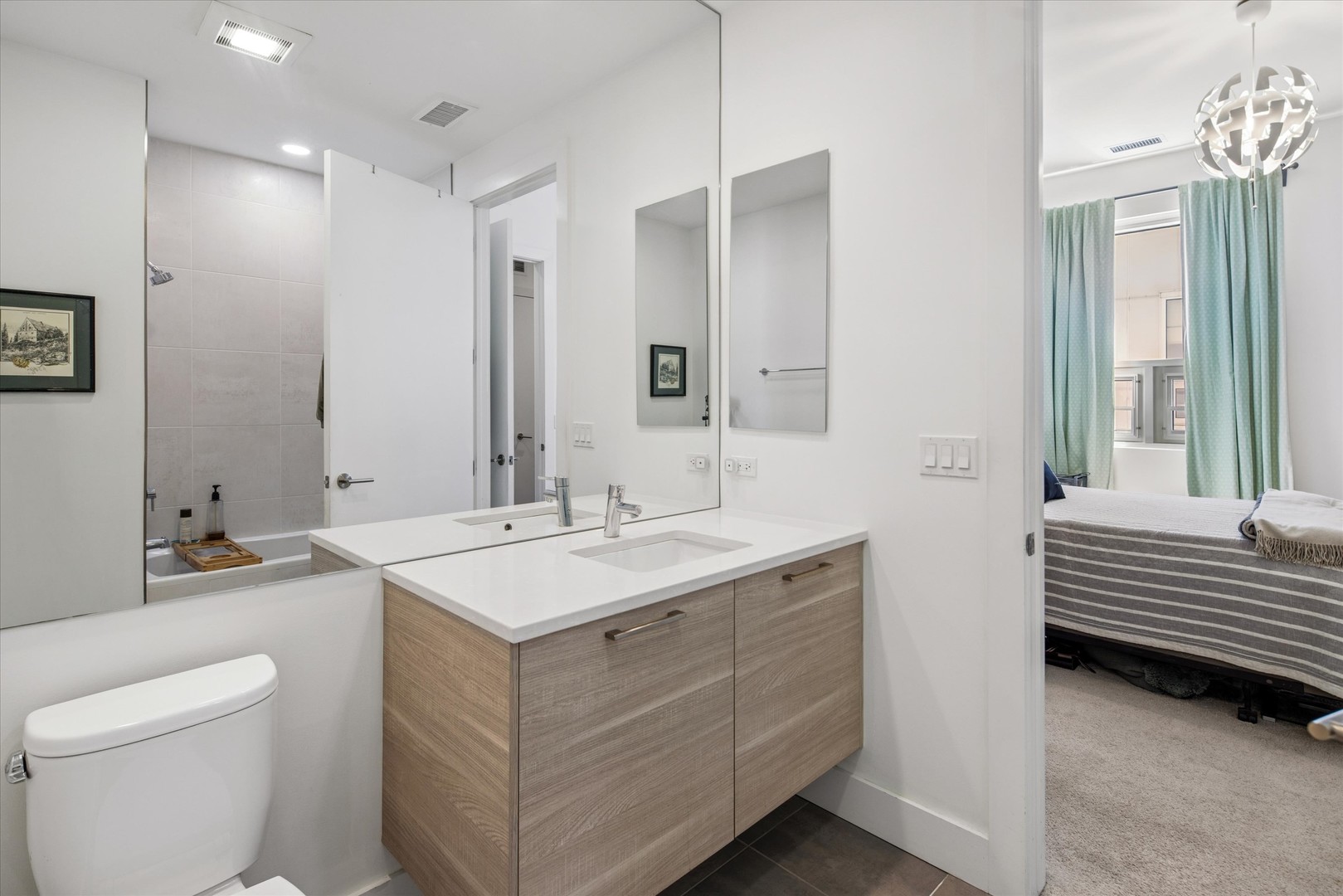 1124 W Adams Street Unit: 5E