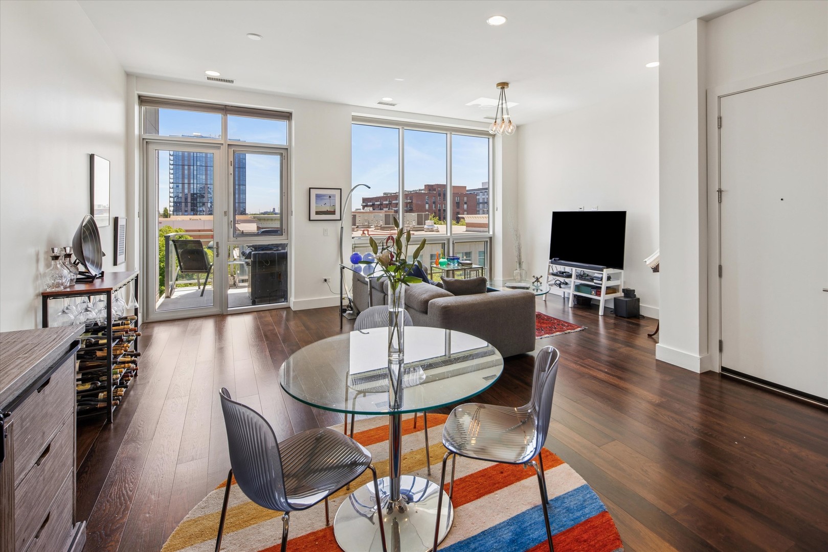 1124 W Adams Street Unit: 5E
