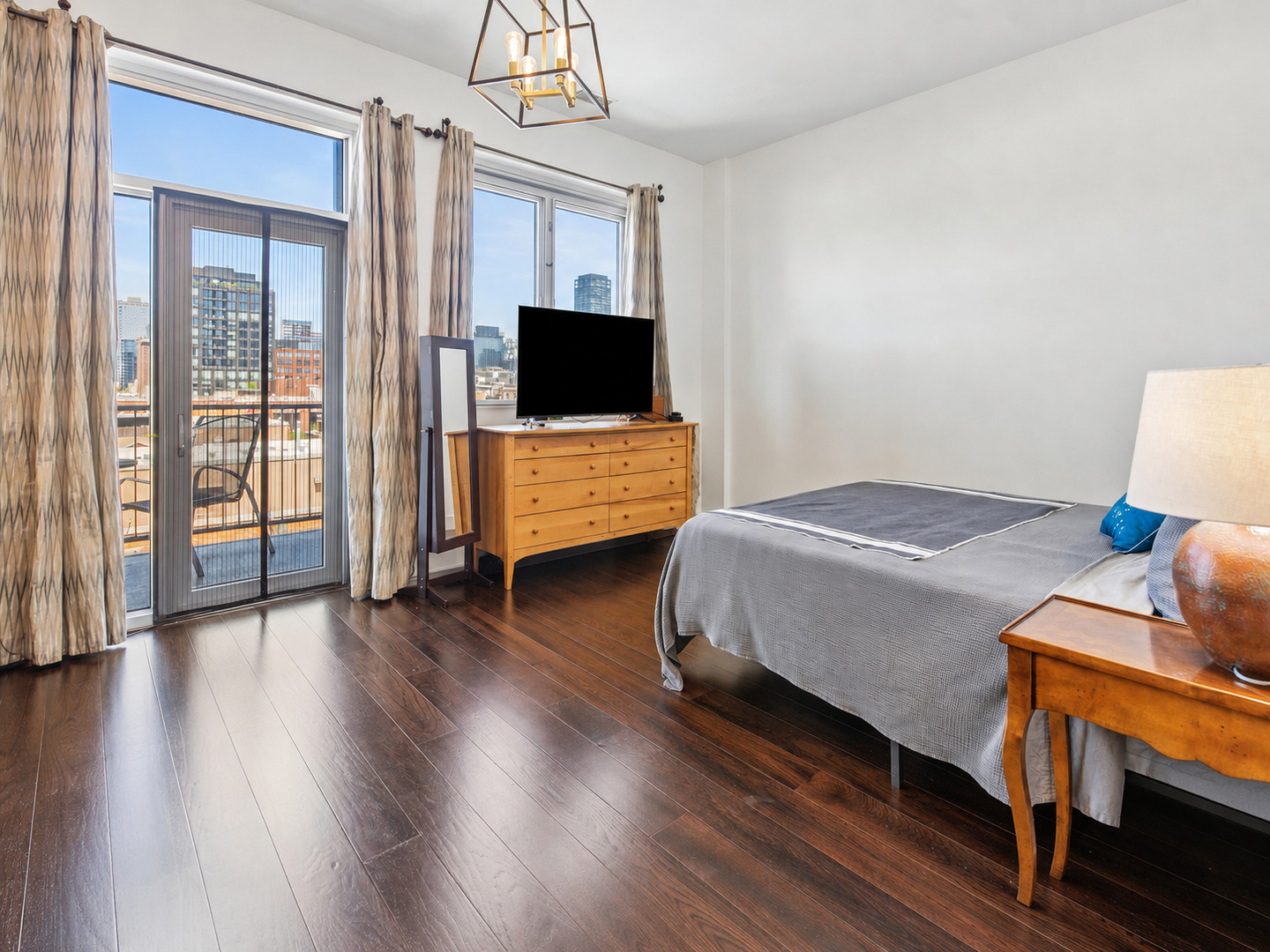 1124 W Adams Street Unit: 5E