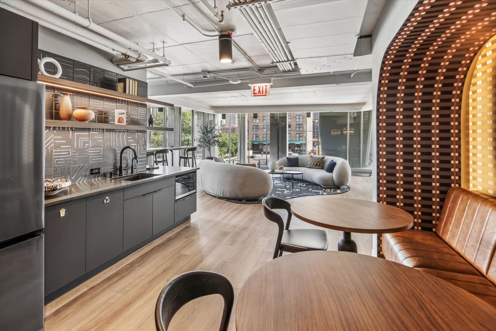 740 W Fulton Street Unit: 614