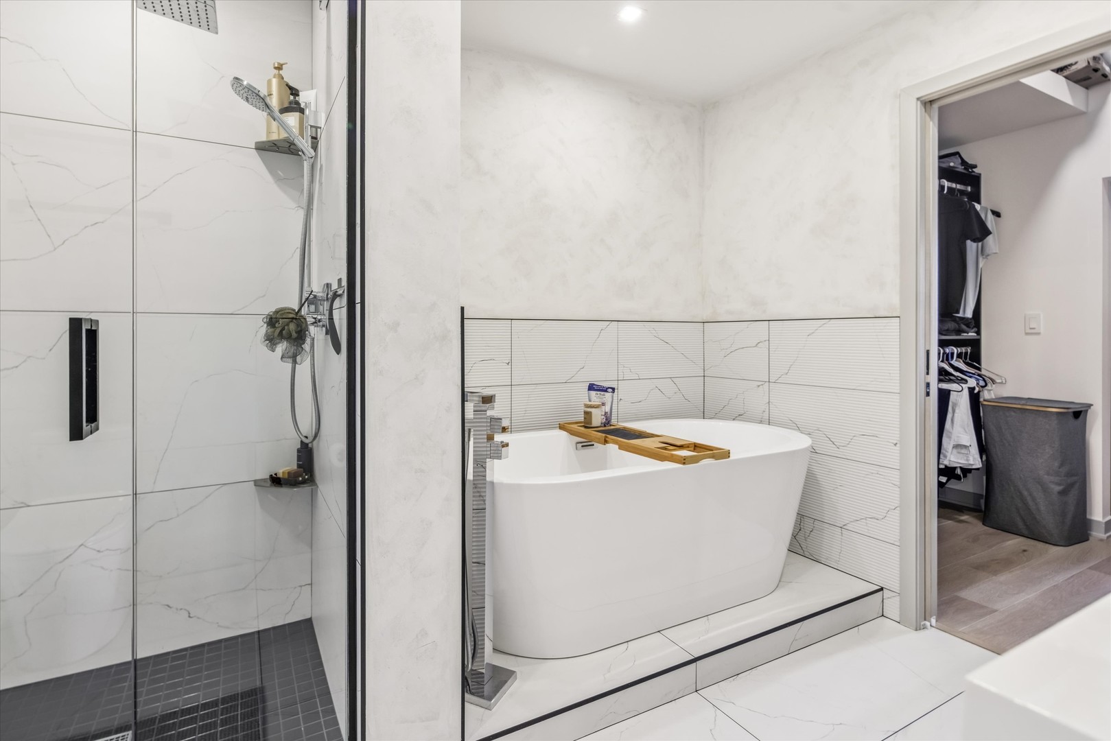 740 W Fulton Street Unit: 614