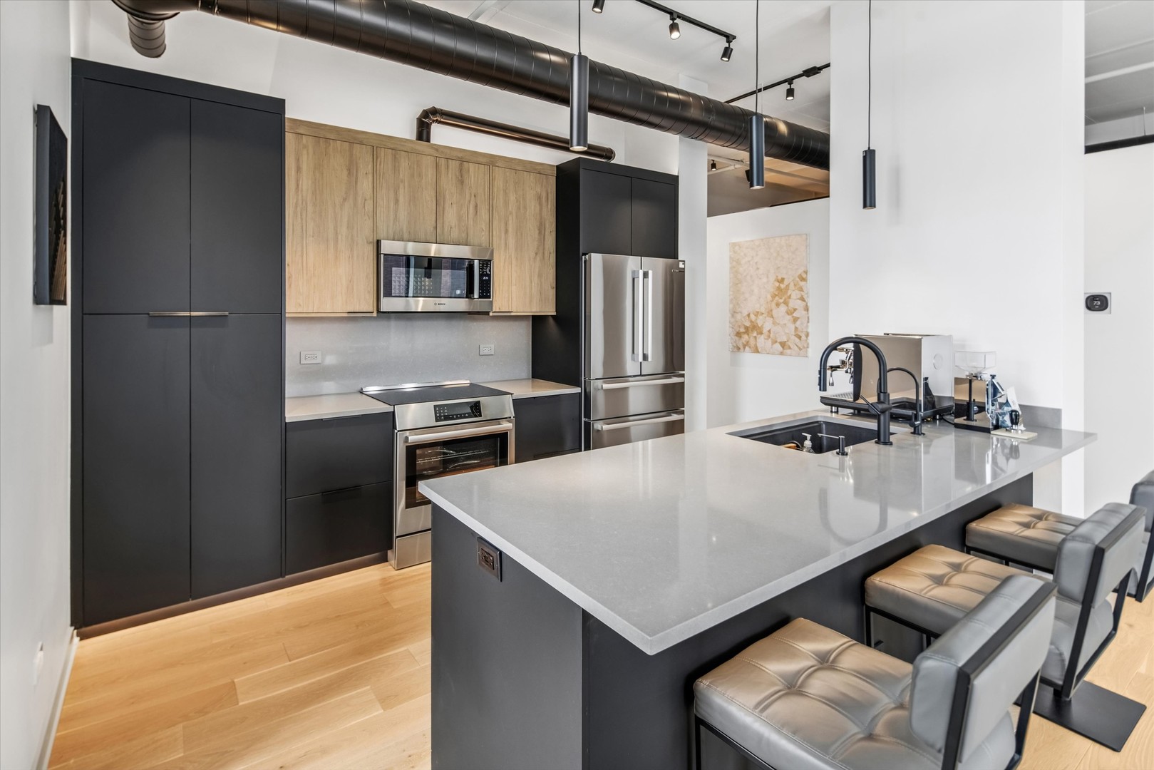740 W Fulton Street Unit: 614
