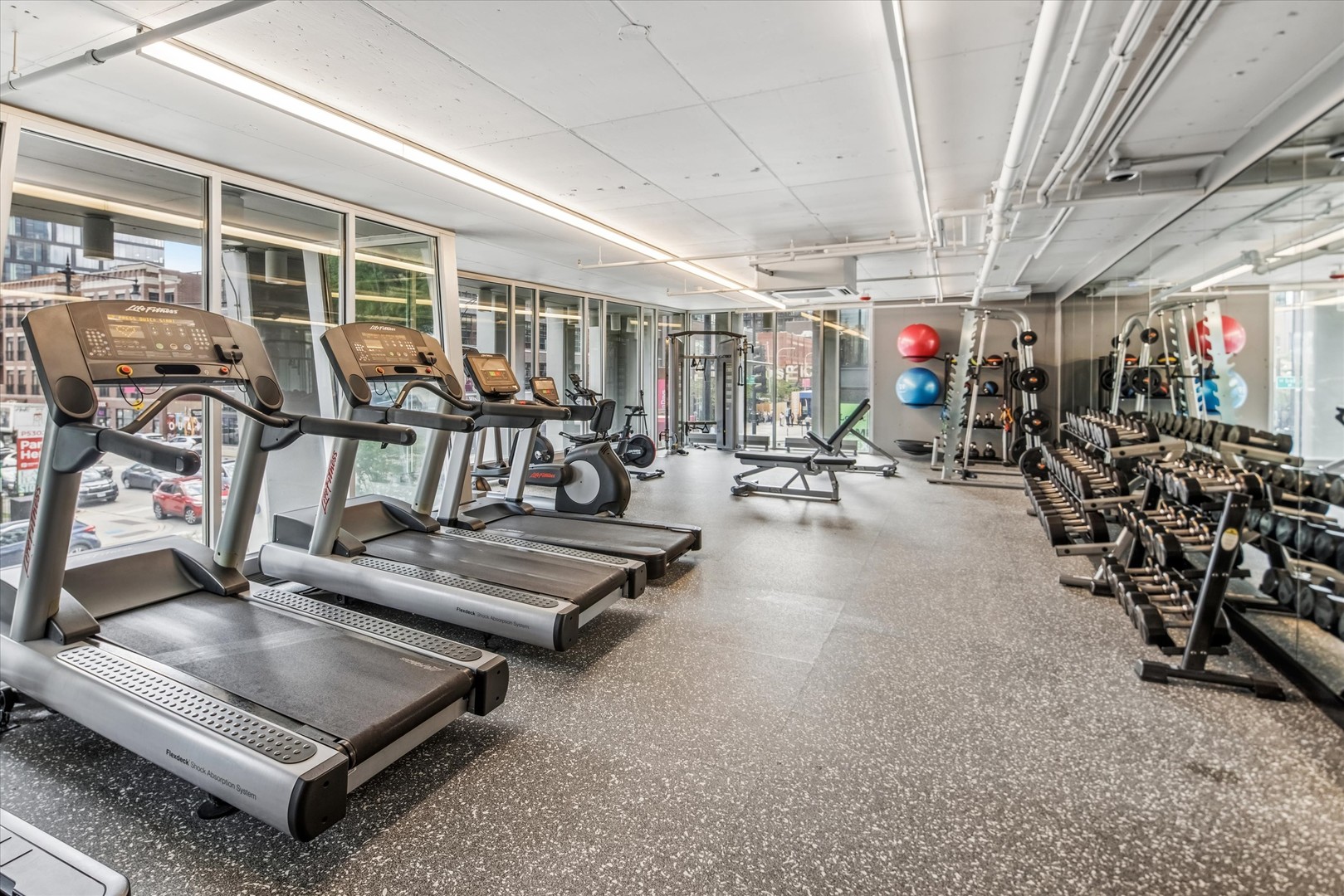 740 W Fulton Street Unit: 614