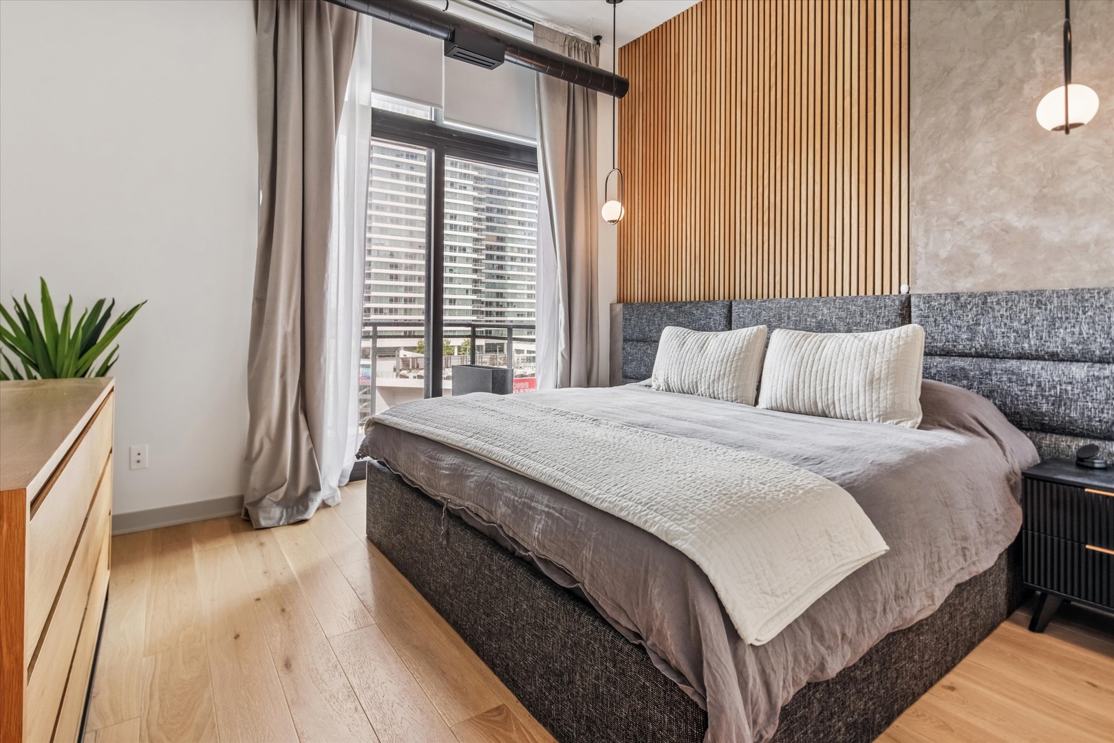 740 W Fulton Street Unit: 614