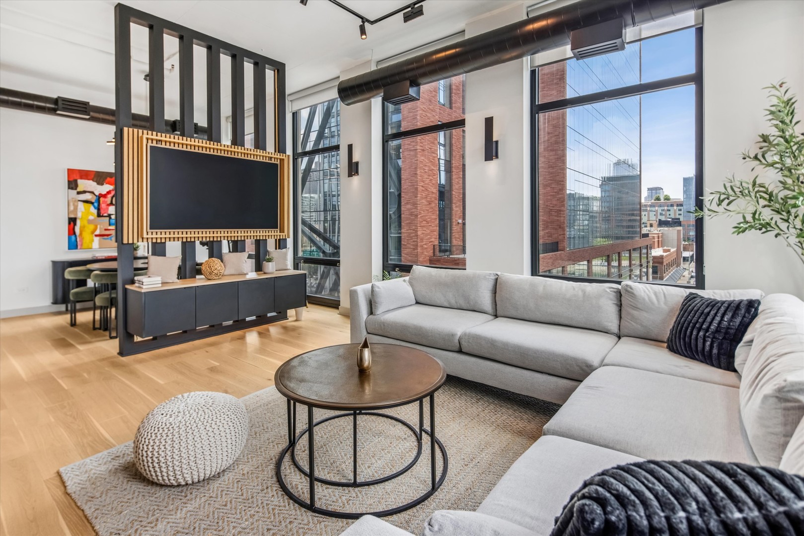 740 W Fulton Street Unit: 614