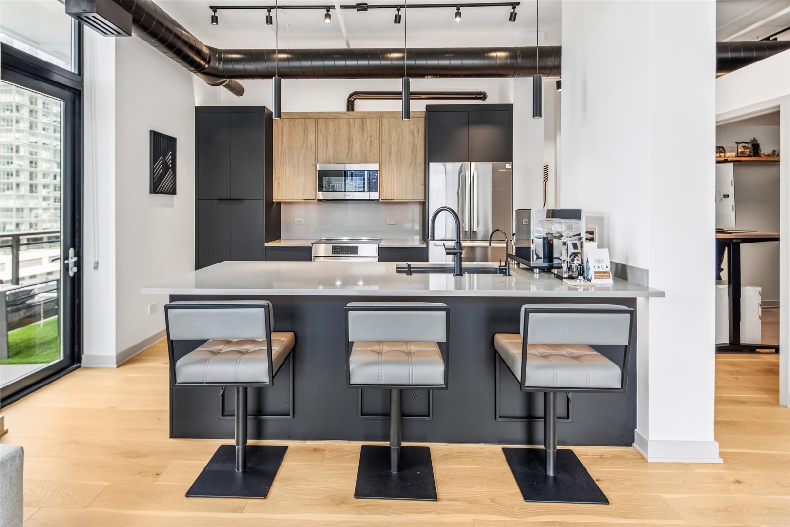740 W Fulton Street Unit: 614