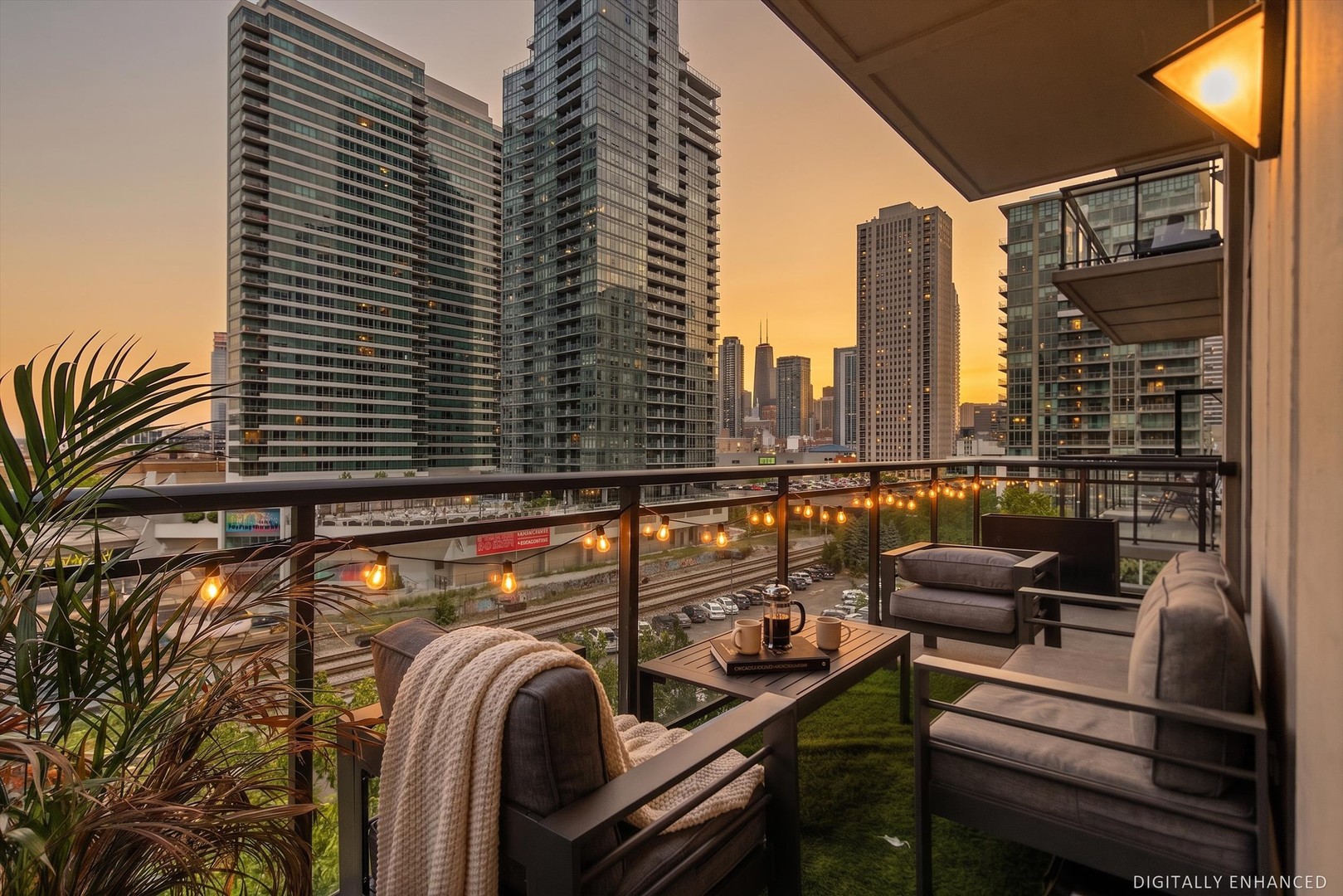 740 W Fulton Street Unit: 614