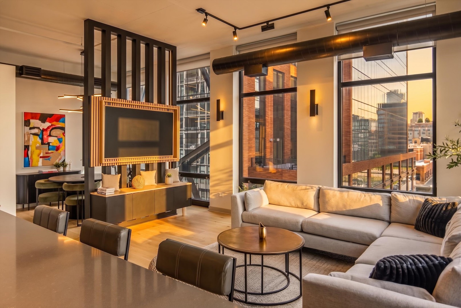 740 W Fulton Street Unit: 614