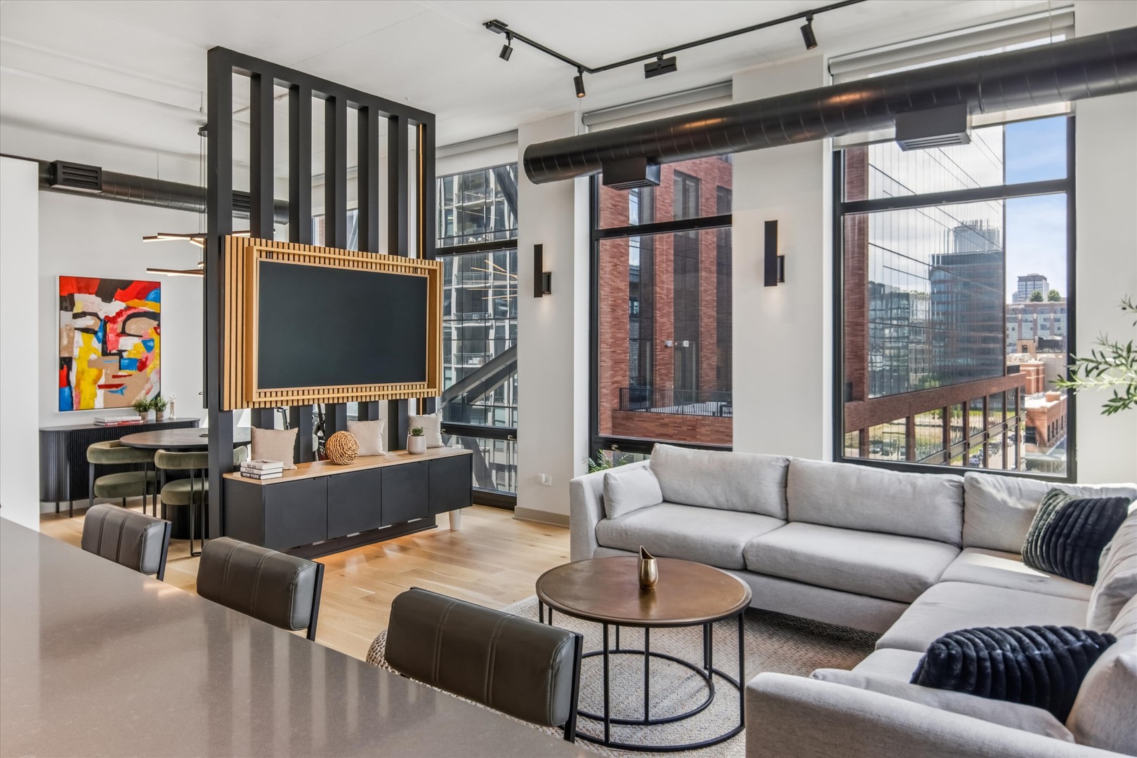 740 W Fulton Street Unit: 614