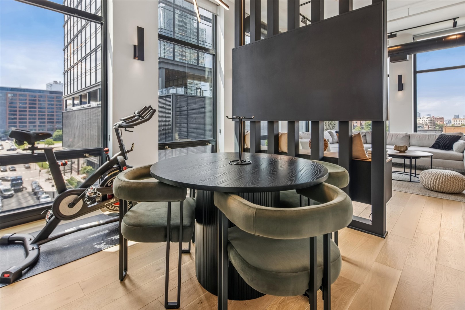 740 W Fulton Street Unit: 614