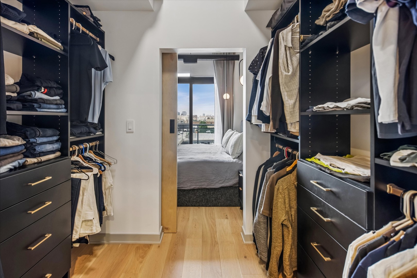740 W Fulton Street Unit: 614