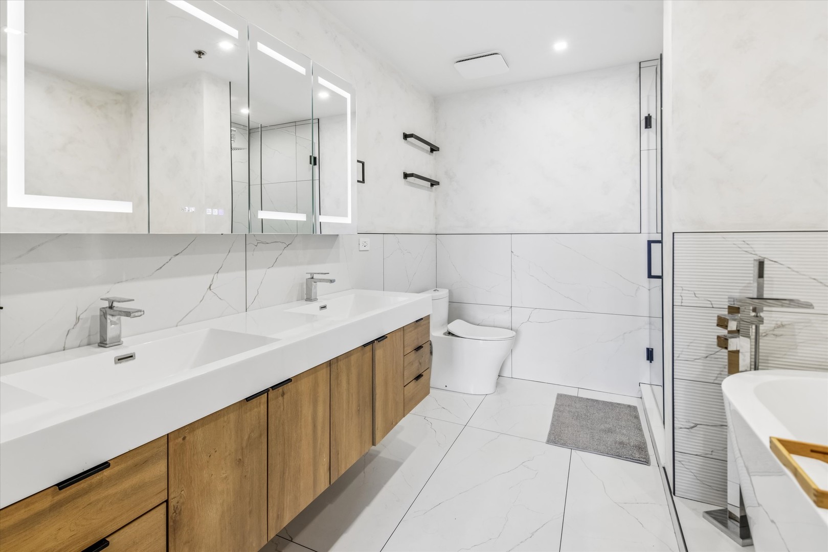 740 W Fulton Street Unit: 614