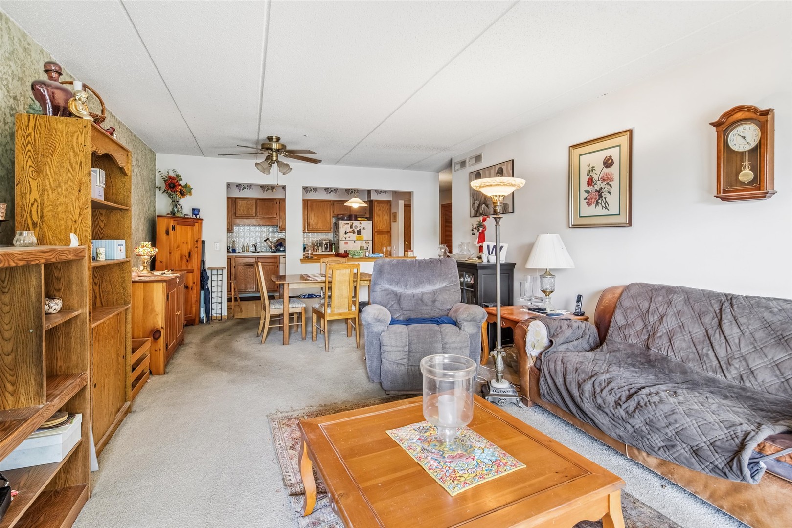 5320 N Lowell Avenue Unit: 205