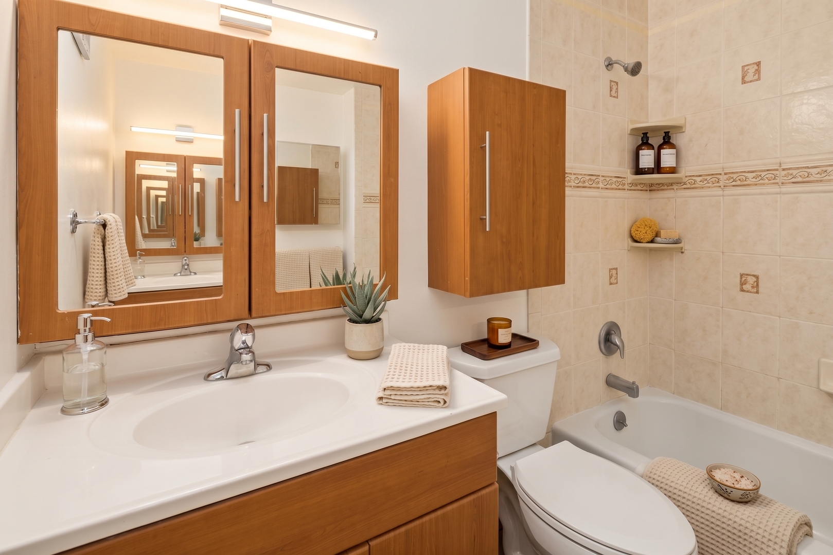 539 W Stratford Place Unit: 408