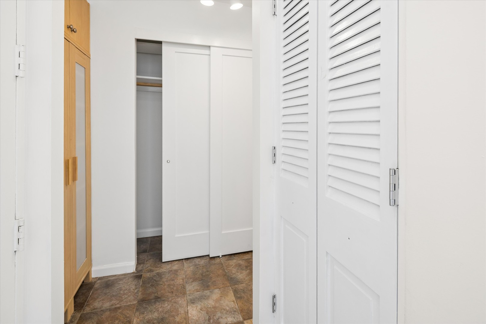 539 W Stratford Place Unit: 408