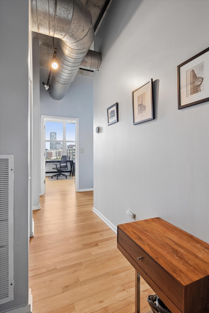 933 W Van Buren Street Unit: 801