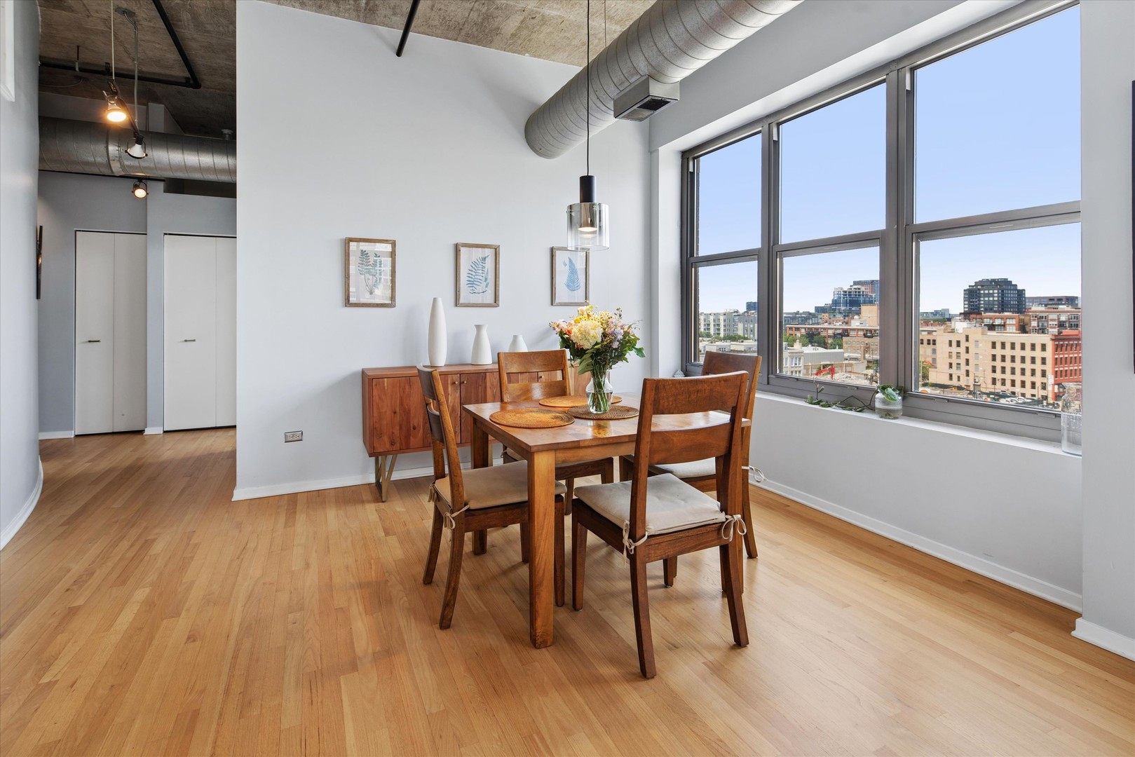 933 W Van Buren Street Unit: 801