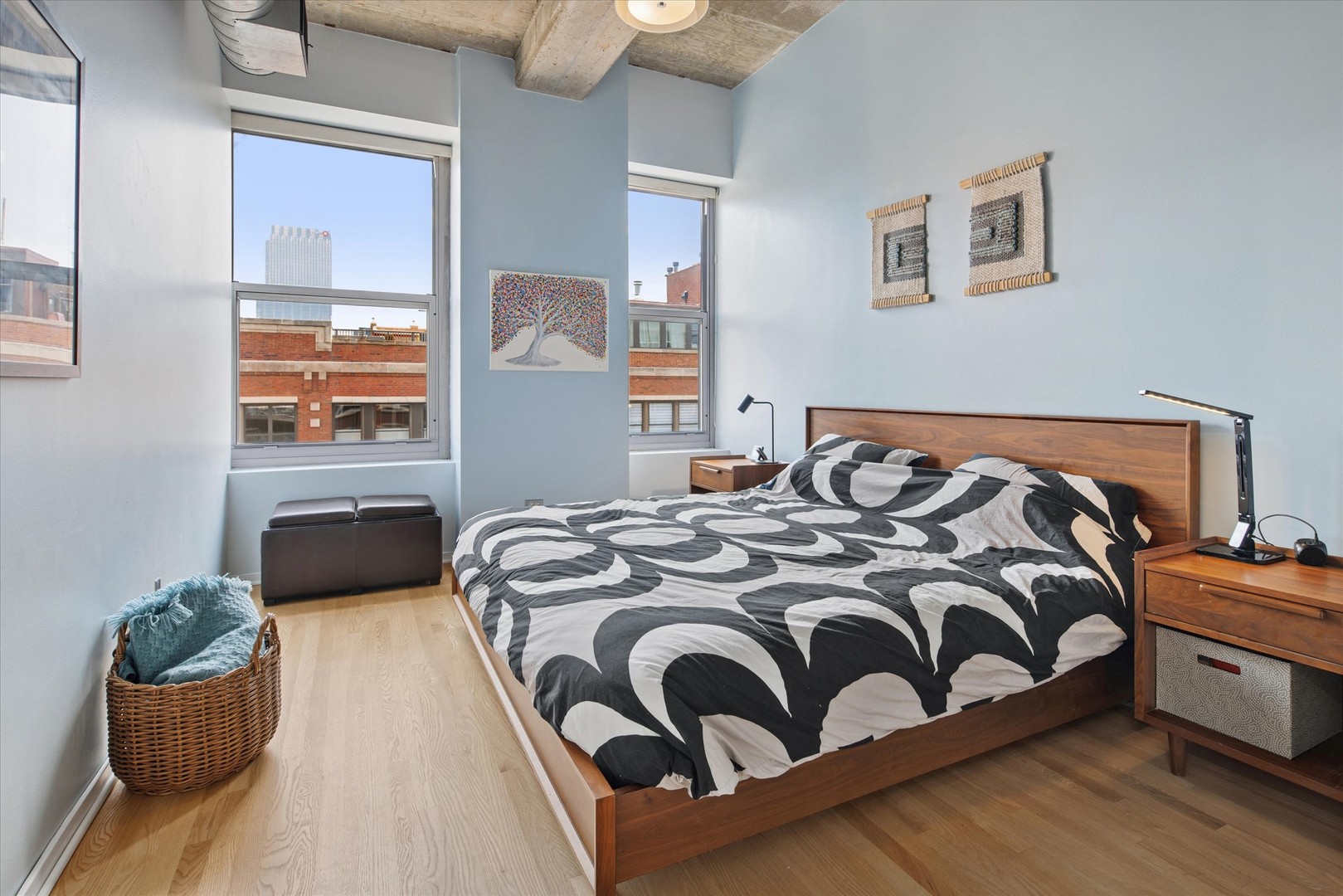 933 W Van Buren Street Unit: 801