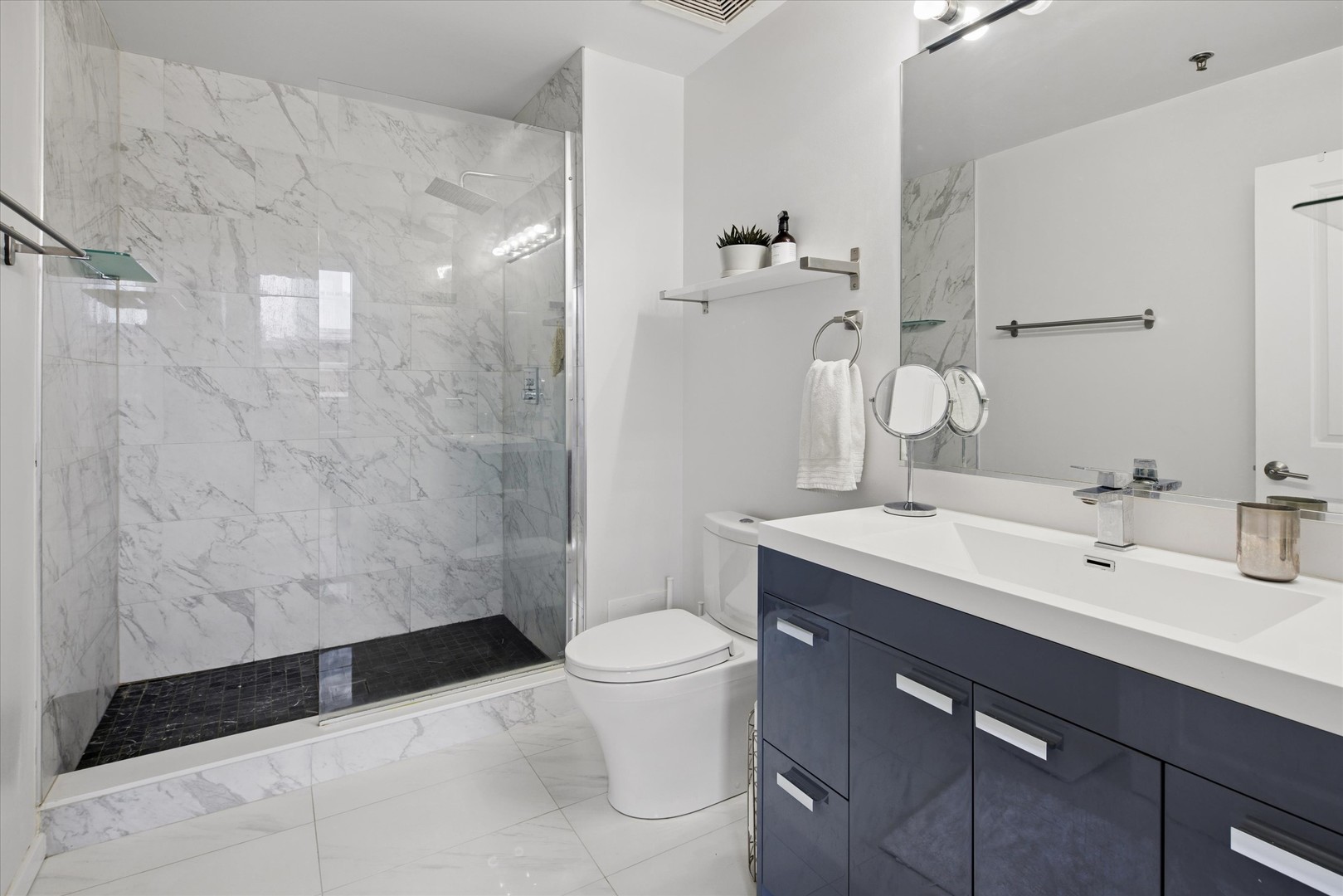 933 W Van Buren Street Unit: 801