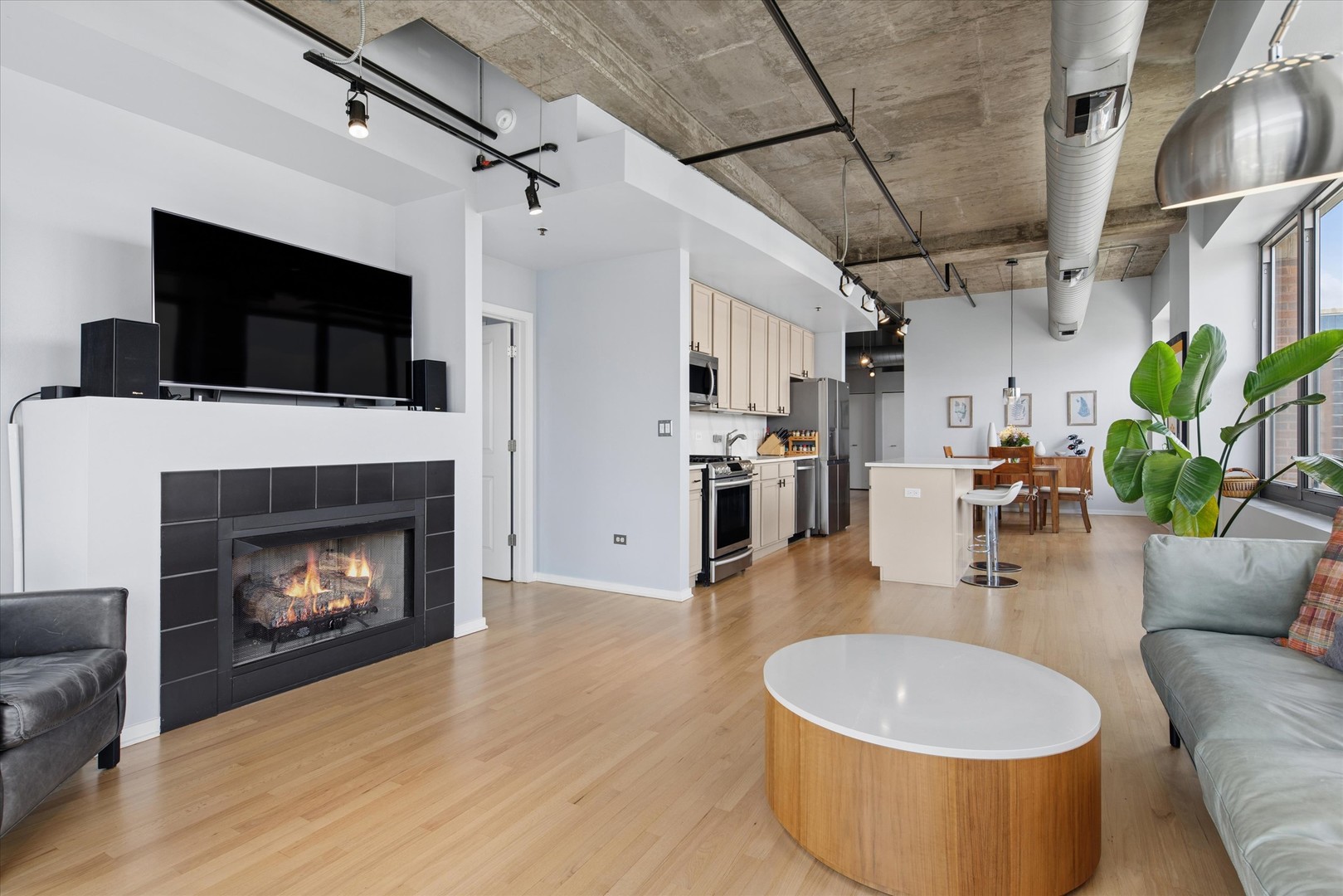 933 W Van Buren Street Unit: 801