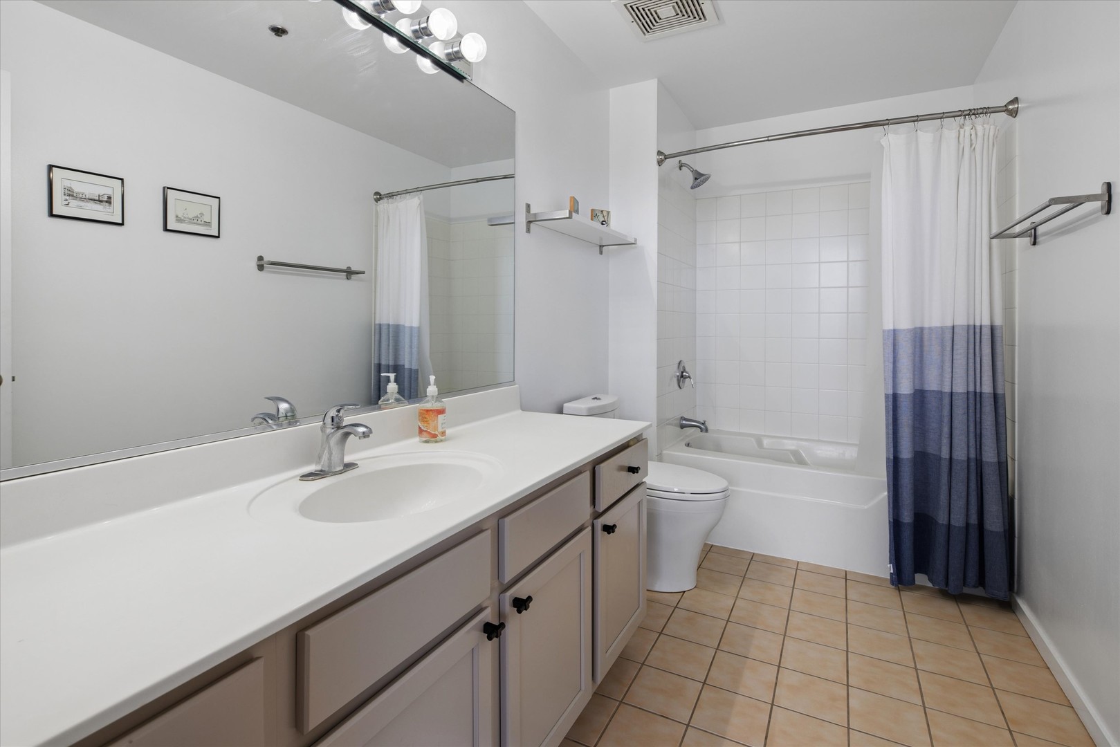 933 W Van Buren Street Unit: 801