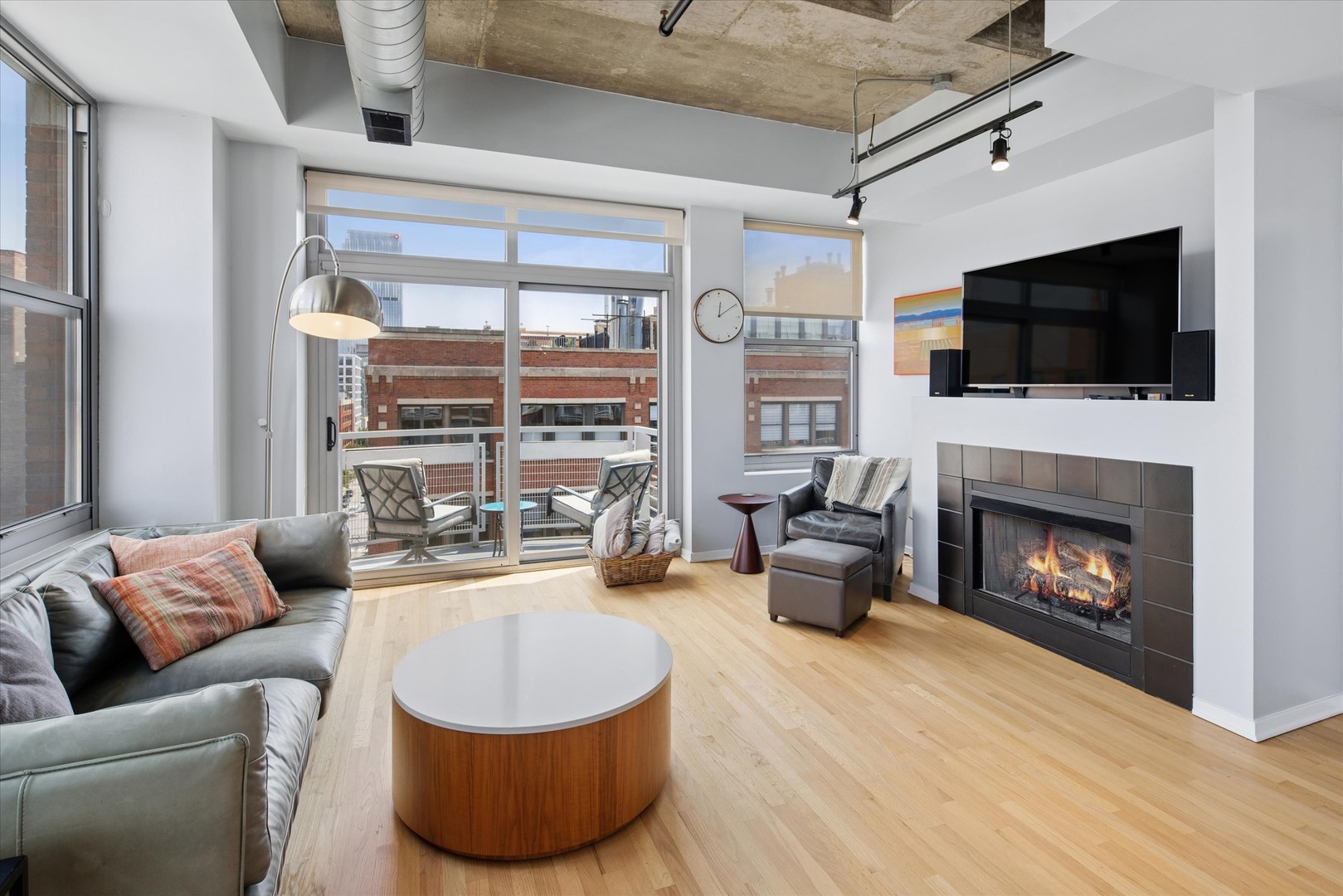 933 W Van Buren Street Unit: 801
